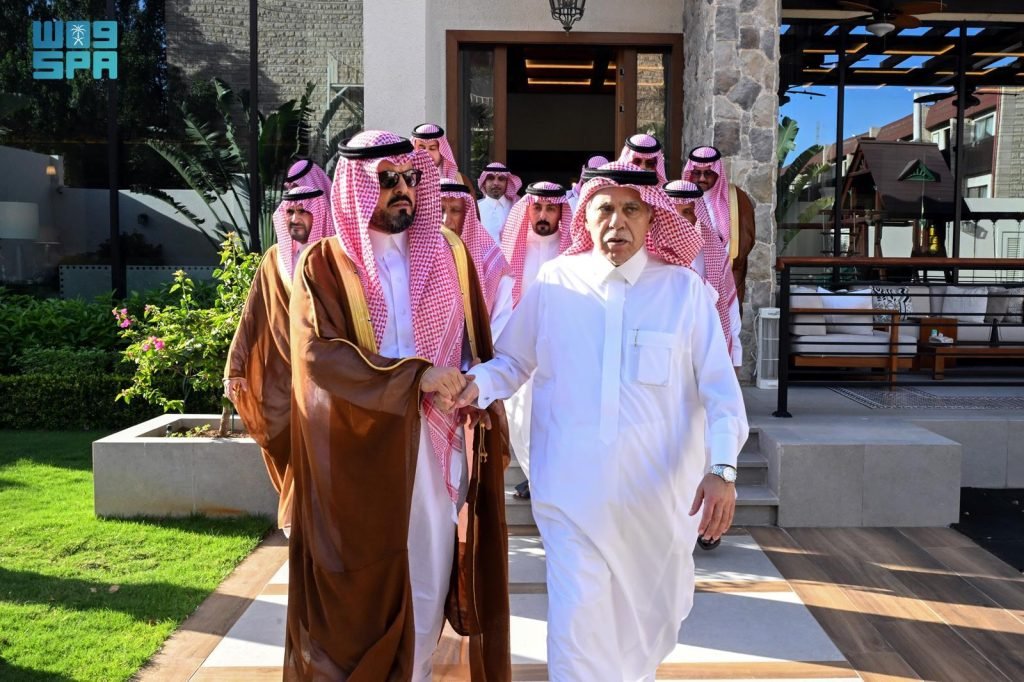 نائب أمير مكة يُقدم تعازيه للدكتور القصبي