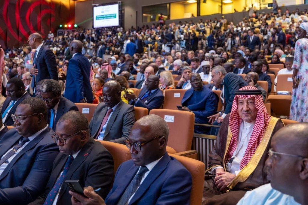 نائب وزير الخارجية يشارك في الدورة العاشرة للمنتدى الدولي للسلم والأمن في داكار