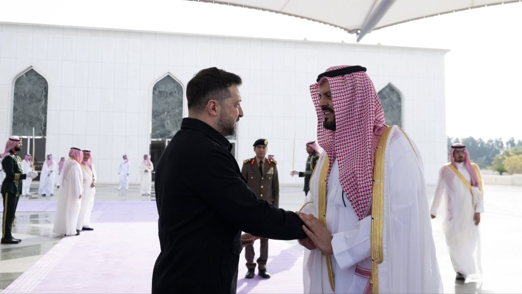 رئيس أوكرانيا يغادر جدة