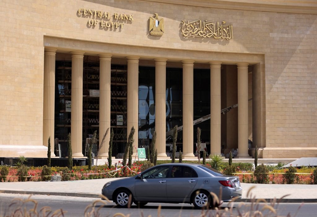 مصر : ارتفاع تحويلات المصريين العاملين في الخارج إلى 29.4 مليار دولار