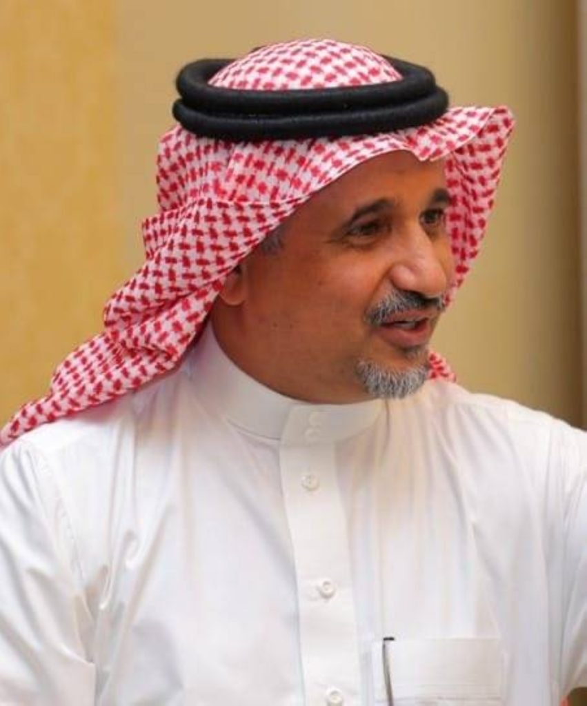 أمير عسير يكرم أول مدربي PRO قدم بالمنطقة