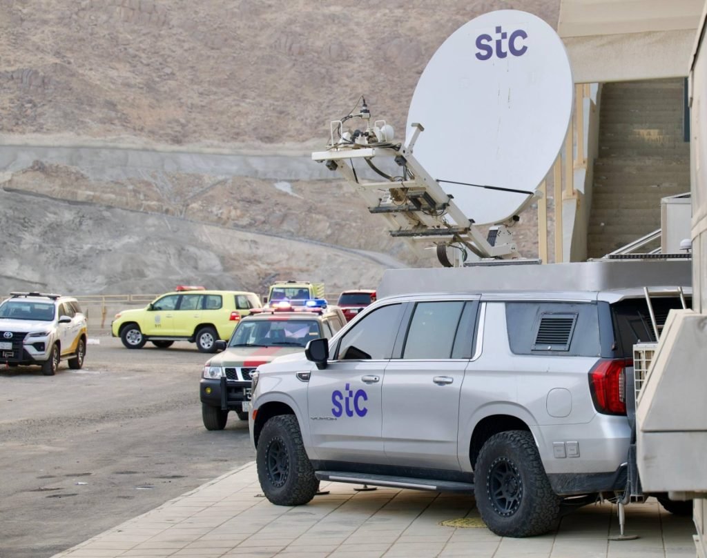 مجموعة stc تشارك جهود قوات الدفاع المدني بالحج في الفرضية المقامة بمشعر منى استعداداً لموسم الحج