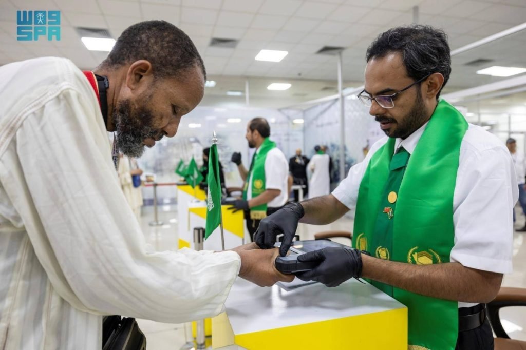 حجاج مكفوفون من المغرب: دلالات العناية في «طريق مكة» أبلغ من أن ترى