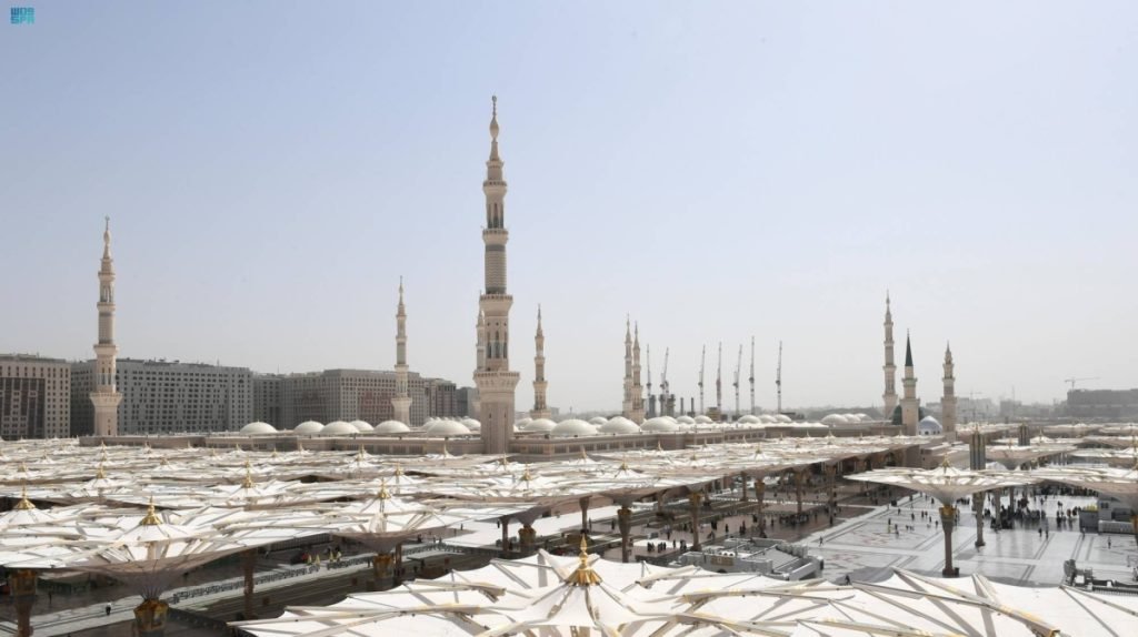 مآذن المسجد النبوي.. شواهد معمارية تصدح بنداء الأذان