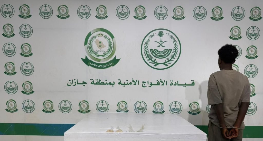 الأفواج الأمنية بجازان تقبض على مخالف لنظام أمن الحدود لتهريبه مادة الإمفيتامين المخدر