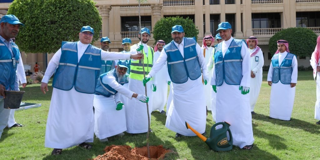 ميناء الملك عبدالعزيز بالدمام يوقع اتفاقية تعاون لإطلاق مبادرة “موانئ خضراء”
