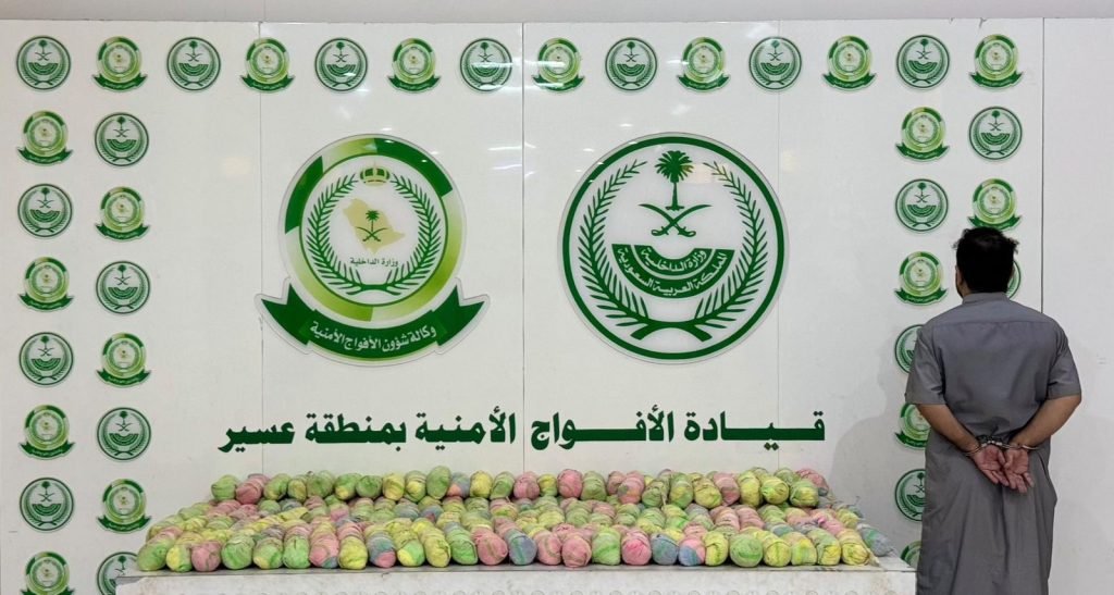 الأفواج الأمنية بمنطقة عسير تقبض على شخص لترويجه (36) كيلو جرامًا من نبات القات المخدر