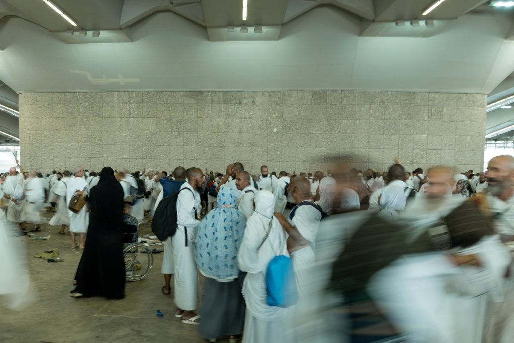 حجاج بيت الله الحرام يحيون أول أيام التشريق بالمبيت في منى ورمي الجمرات
