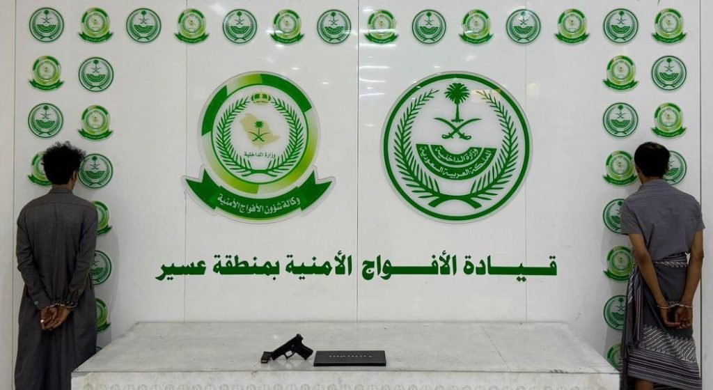 الأفواج الأمنية بعسير تقبض على شخصَين لترويجهما مادة الإمفيتامين المخدر