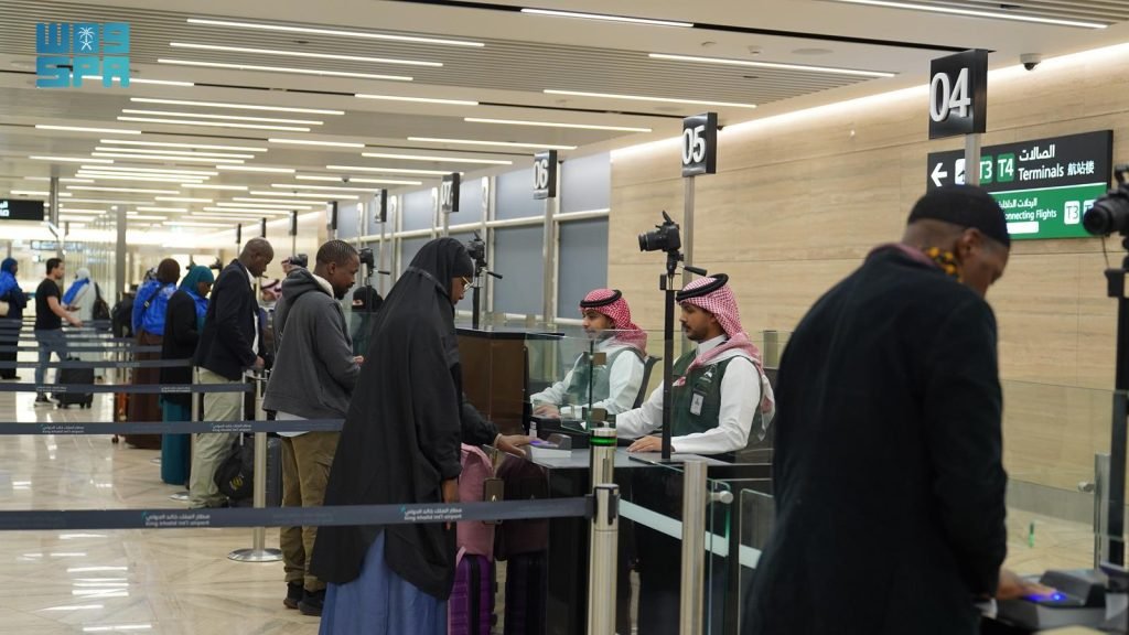 مطار الملك خالد بالرياض يستقبل ضيوف الرحمن القادمين لأداء فريضة الحج