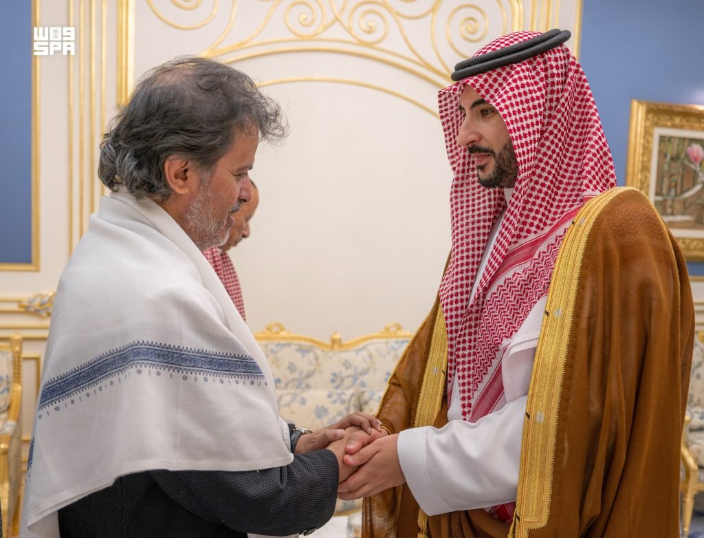 وزير الدفاع ينقل تعازي القيادة في وفاة الرئيس اليمني السابق عبدربه منصور هادي