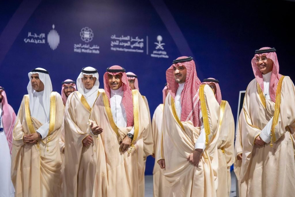 عبدالعزيز بن سعود يزور ملتقى إعلام الحج ومركز العمليات الإعلامي الموحد للحج