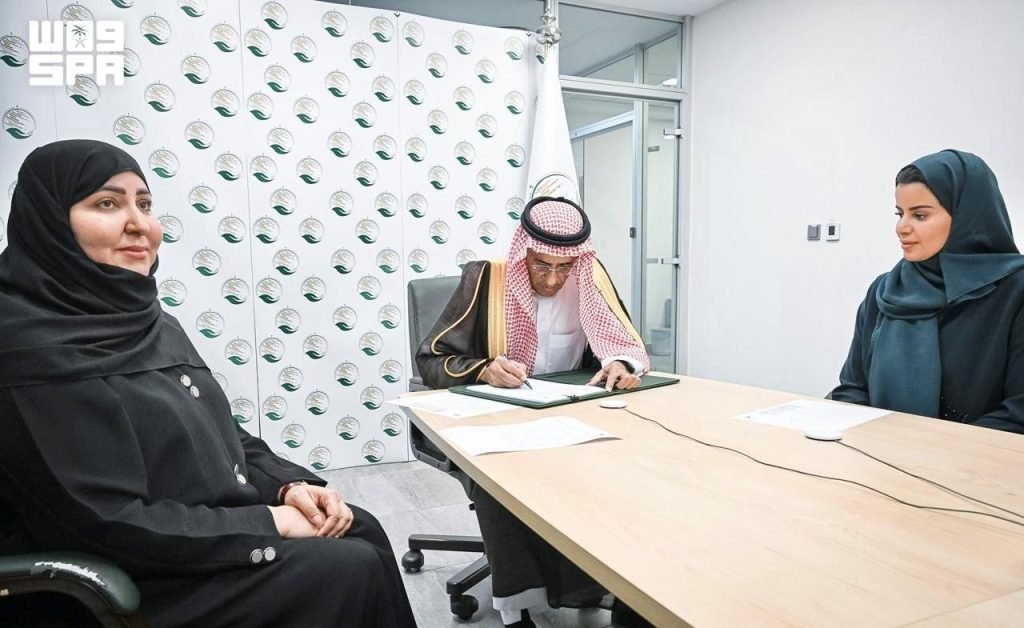 مركز الملك سلمان للإغاثة يوقّع برنامجًا تنفيذيًا مشتركًا لتعزيز خدمات الحماية للأسر النازحة واللاجئة في اليمن