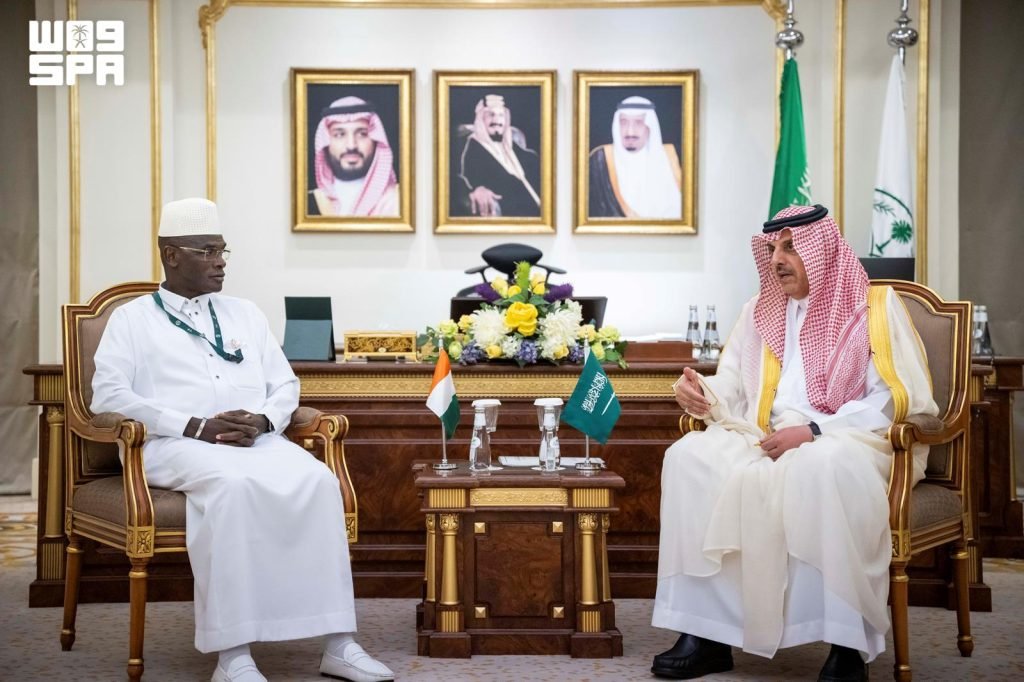 نائب وزير الداخلية المكلّف يستقبل وزير الداخلية والأمن بجمهورية ساحل العاج
