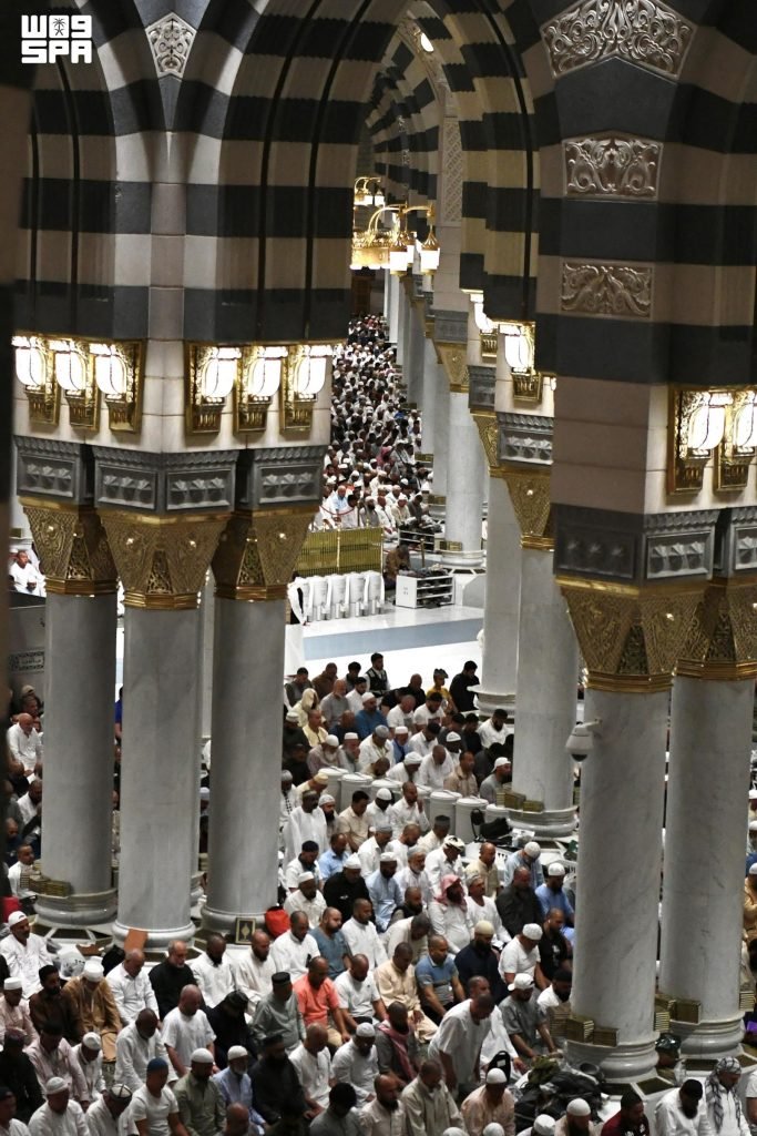 ضيوف الرحمن يتوافدون إلى المسجد النبوي بعد إتمامهم مناسك حج هذا العام