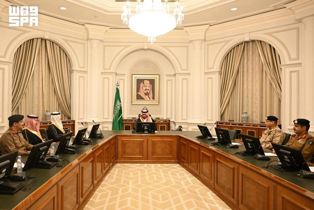 أمير المدينة المنورة يترأس اجتماع أعضاء اللجنة الأمنية الدائمة للحج والعمرة