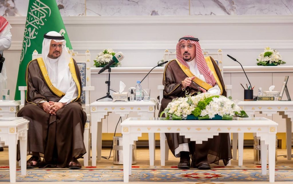 أمير القصيم يستقبل المشاركين المتميزين في خدمة ضيوف الرحمن في الحج