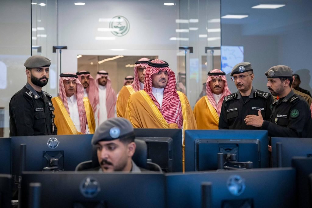 مركز العمليات الأمنية الموحدة (911) بمنطقة مكة المكرمة .. عونُ وسندُ لضيوف الرحمن
