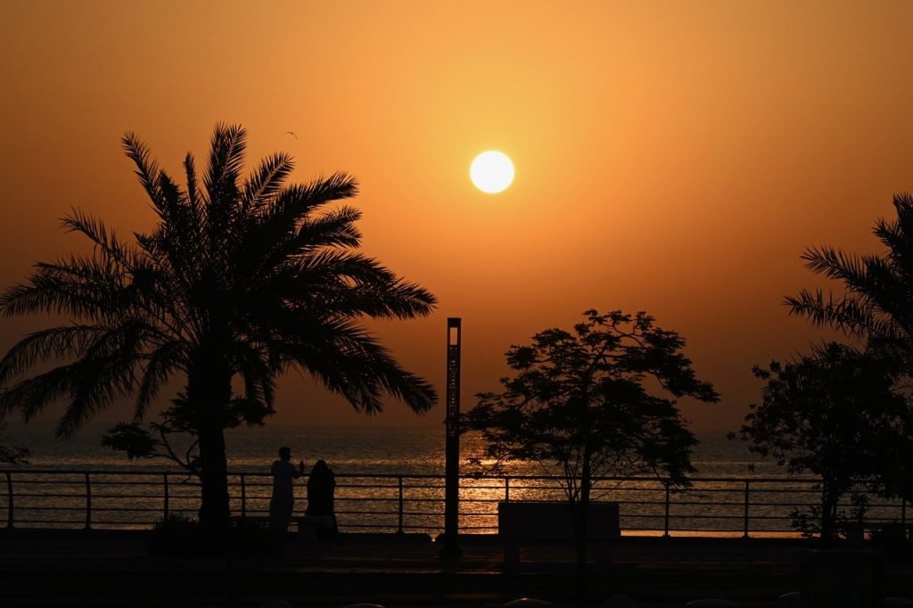 ظاهرة «النينيو» تلوّح بصيف أكثر حرارة في المملكة وزيادة فرص هطول الأمطار