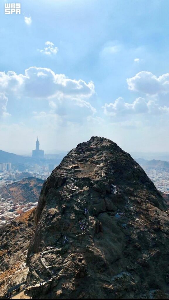 جبل حراء… جبل القرآن ومكان نزول الوحي الأول ومنطلق الرسالة المحمدية