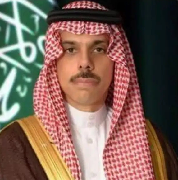 وزير الخارجية يتلقى اتصالًا هاتفيًا من وزير خارجية عُمان