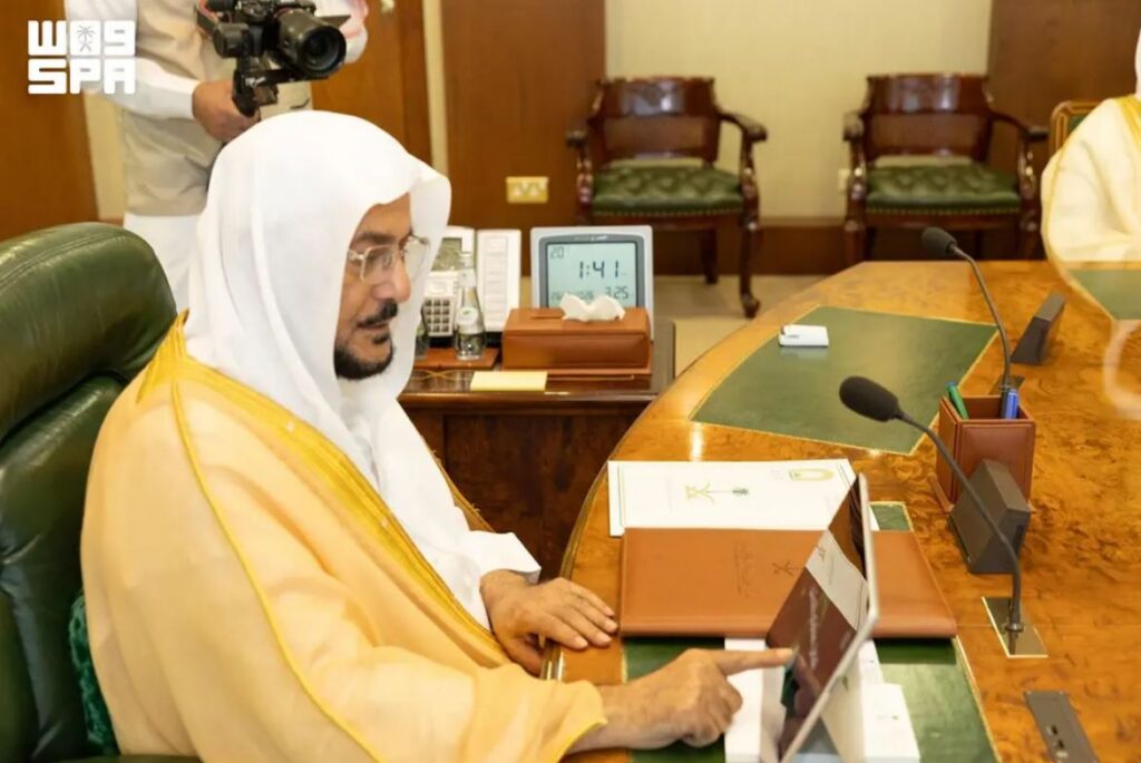 وزير الشؤون الإسلامية يدشّن بطاقة “مسلم جديد” على “توكلنا”
