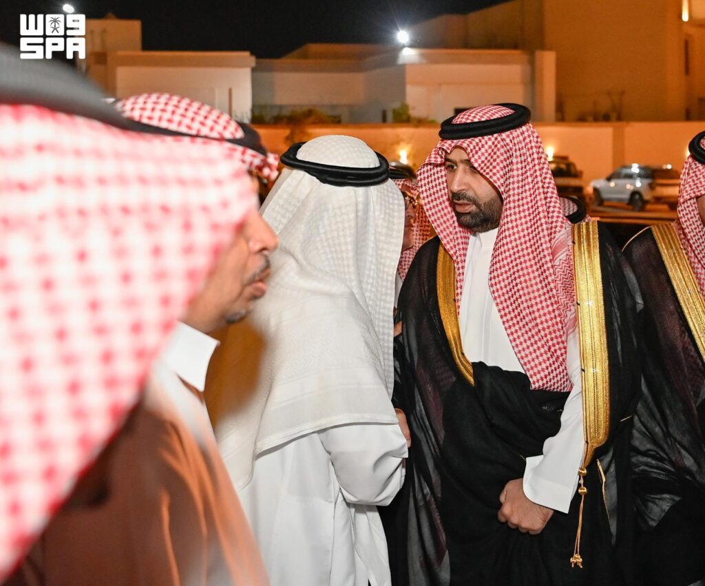 أمير جازان يقدّم واجب العزاء في وكيل محافظة جزر فرسان
