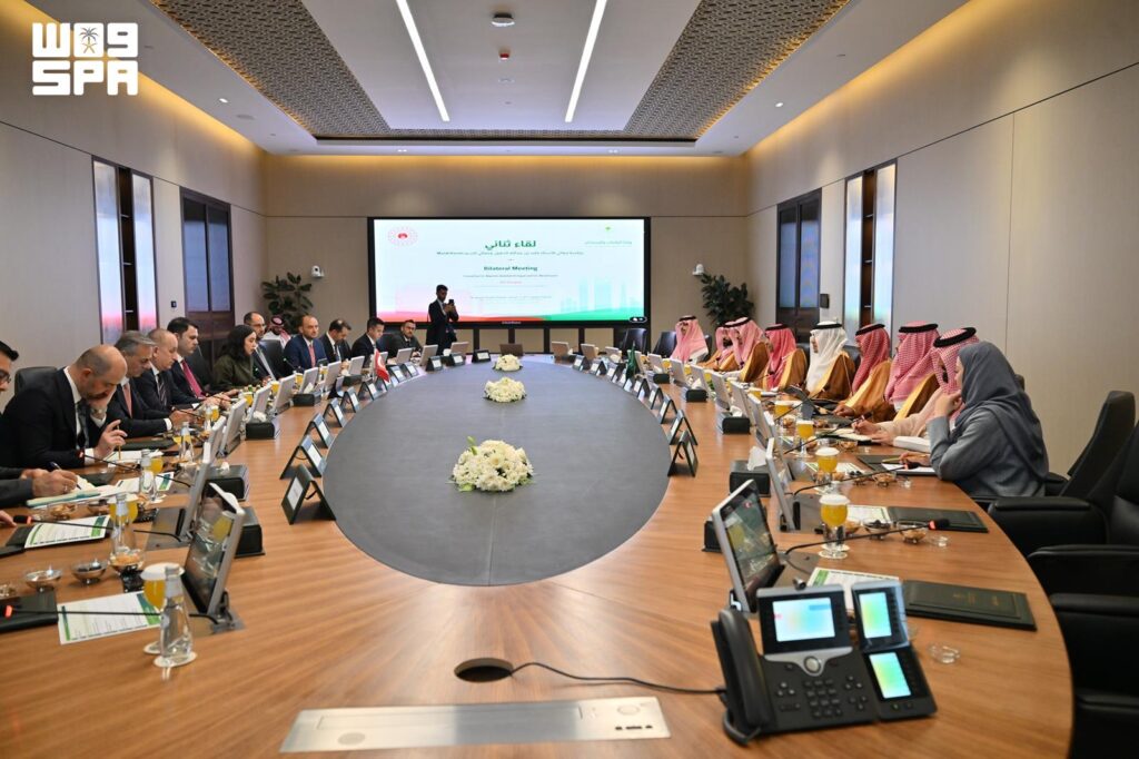 الحقيل يبحث مع نظيره التركي تعزيز الشراكة الإستراتيجية