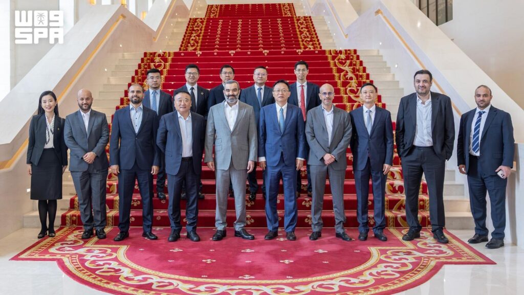 الوزير السواحة يجتمع بقيادات كبرى الشركات التقنية في الصين