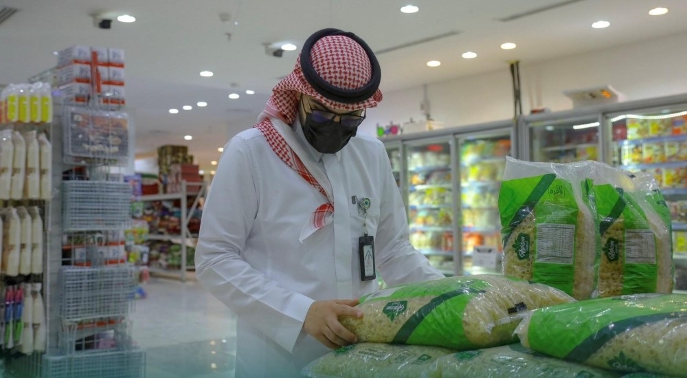 خلال 516 جولة رقابية.. ضبط 30 مخالفة وإغلاق 6 منشآت تجارية في رفحاء