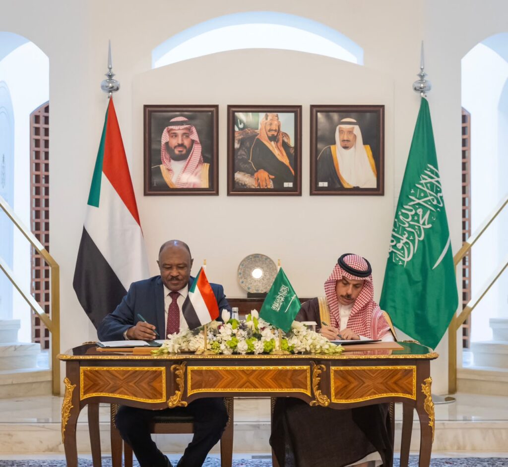 وزير الخارجية ونظيره السوداني يوقّعان وثيقة إنشاء مجلس التنسيق السعودي – السوداني