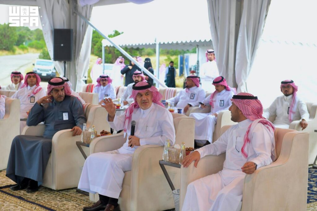 أمير منطقة عسير يستقبل وزير الاستثمار