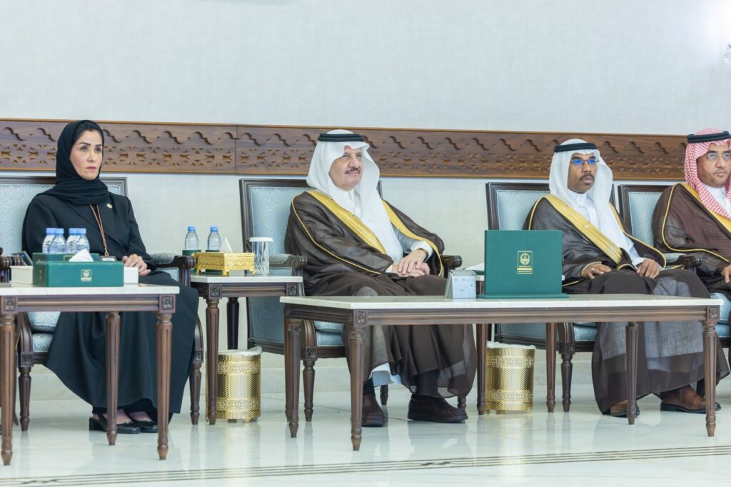 أمير الشرقية يستقبل الرئيس التنفيذي لهيئة تطوير محمية الملك عبدالعزيز