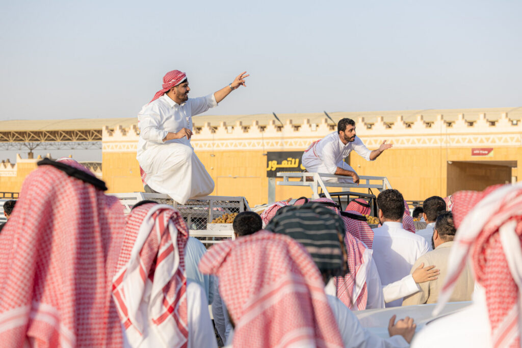 “كرنفال بريدة الدولي للتمور” يعزز الحراك الاقتصادي ويوفر نحو 4000 فرصة عمل موسمية