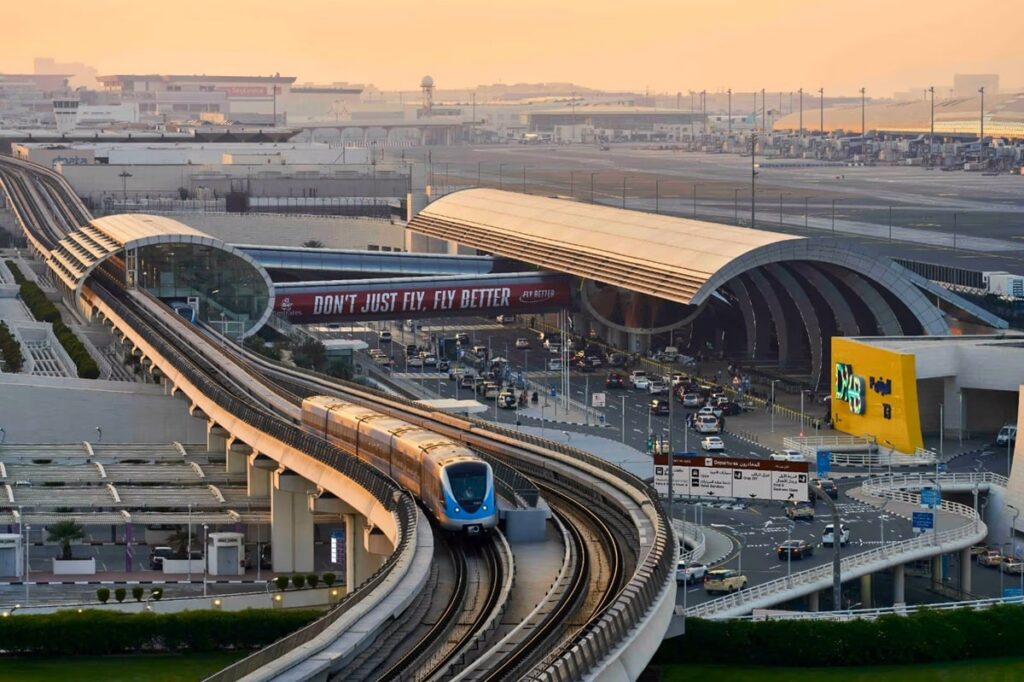 مطارات دبي ترفع جاهزيتها لعودة المسافرين