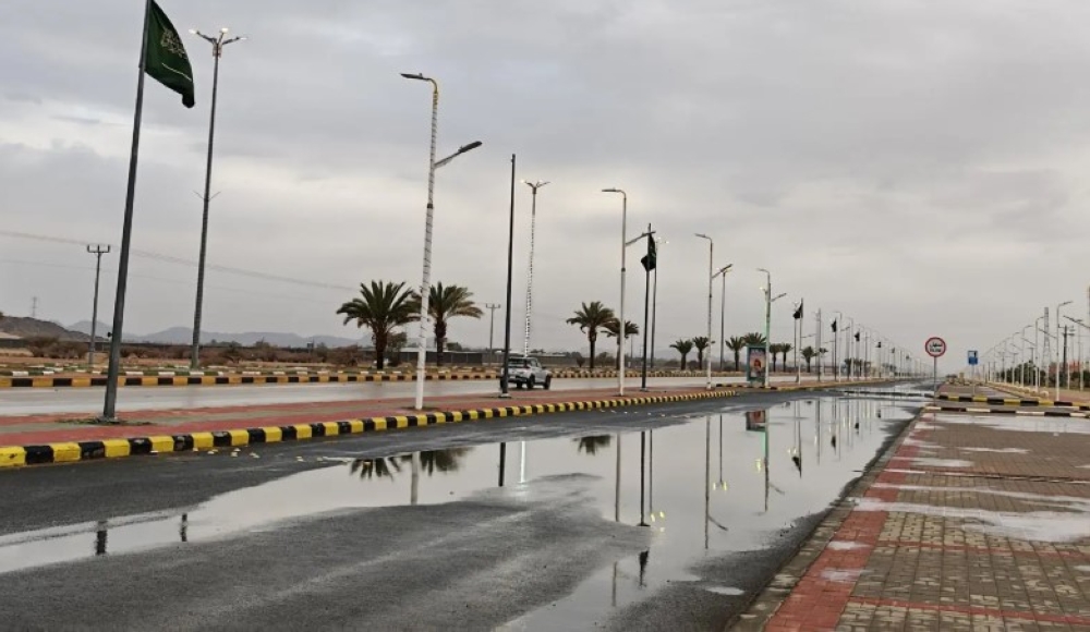 إنذار أحمر.. أمطار غزيرة ورياح شديدة على أجزاء من عسير وجازان