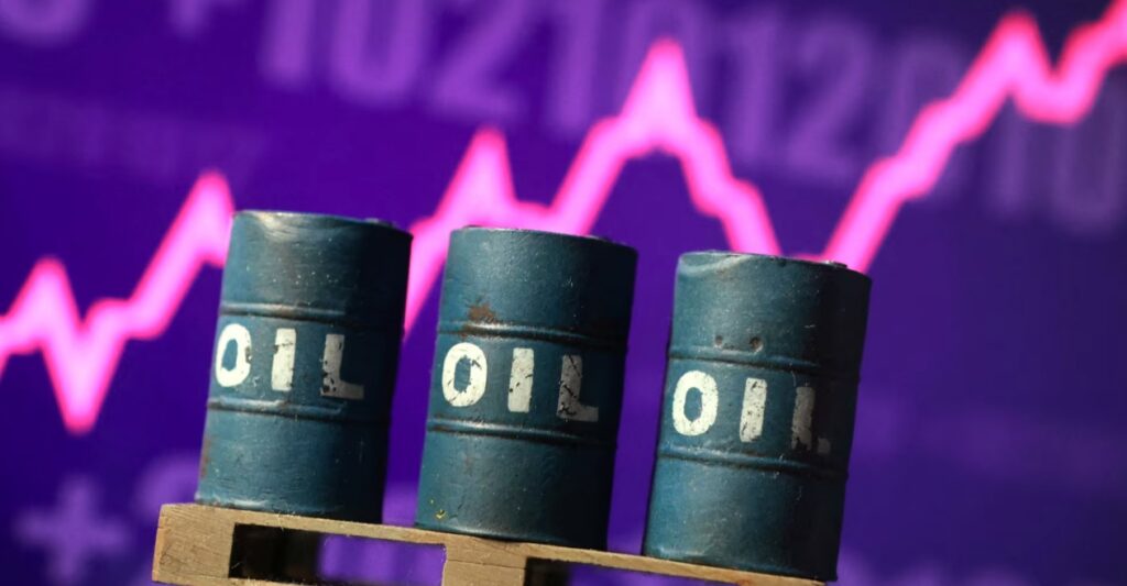 أسعار النفط تقفز 5% وبرنت يتجاوز 106 دولارات للبرميل