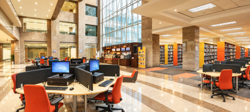 مكتبة جامعة الملك عبدالعزيز.. ذاكرة معرفية تختزل تاريخ الوطن